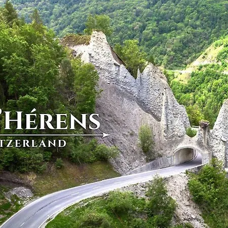 Vitis-au Coeur Du Vignoble Valaisan Saint-Leonard